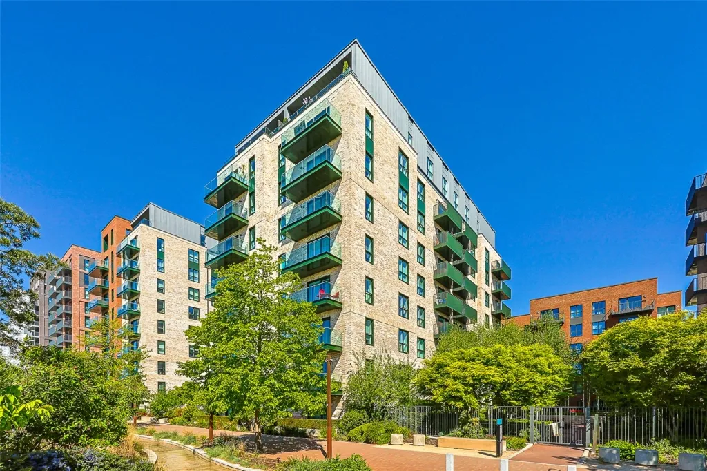 2 bed flat for sale, Greenleaf Walk, Southall, UB1