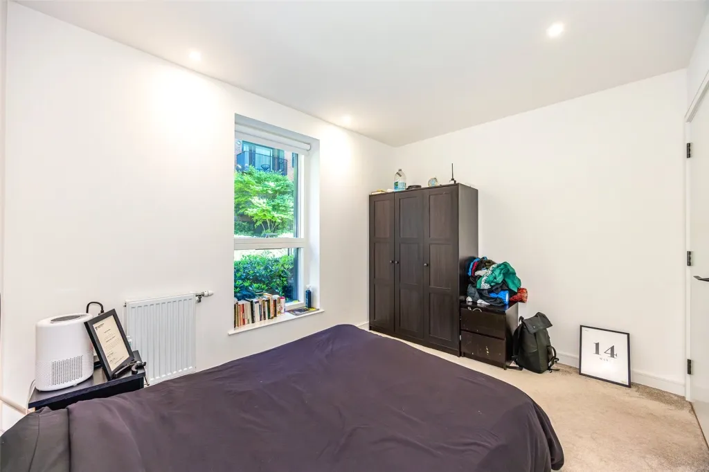 Greenleaf Walk, Southall, UB1, photo 17