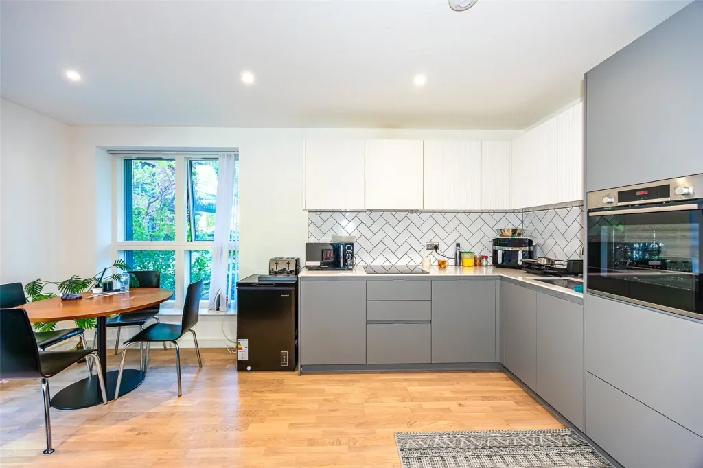 Greenleaf Walk, Southall, UB1, photo 16