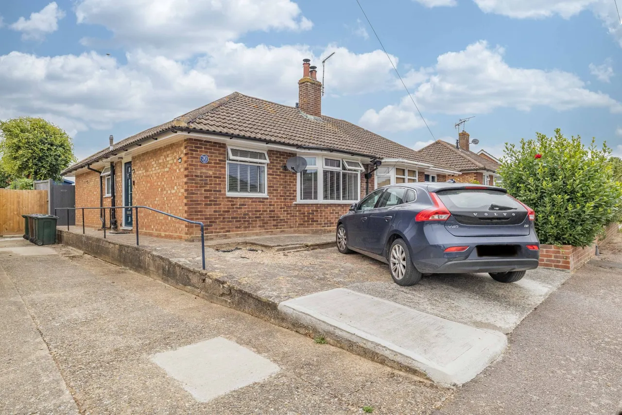 2 bed house for sale, Tadworth Road, Kennington, TN24