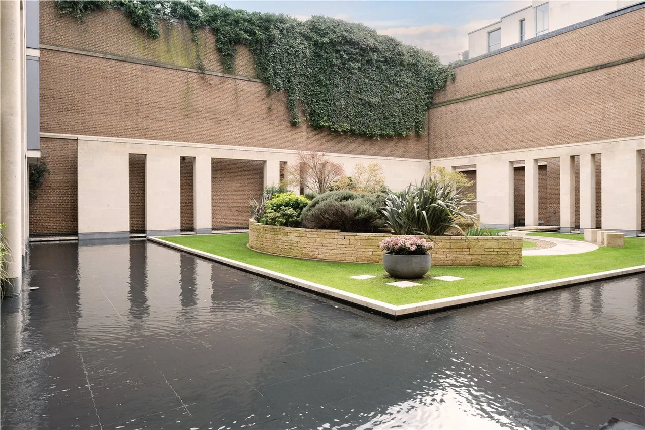 Montrose Place, London, SW1X, photo 2