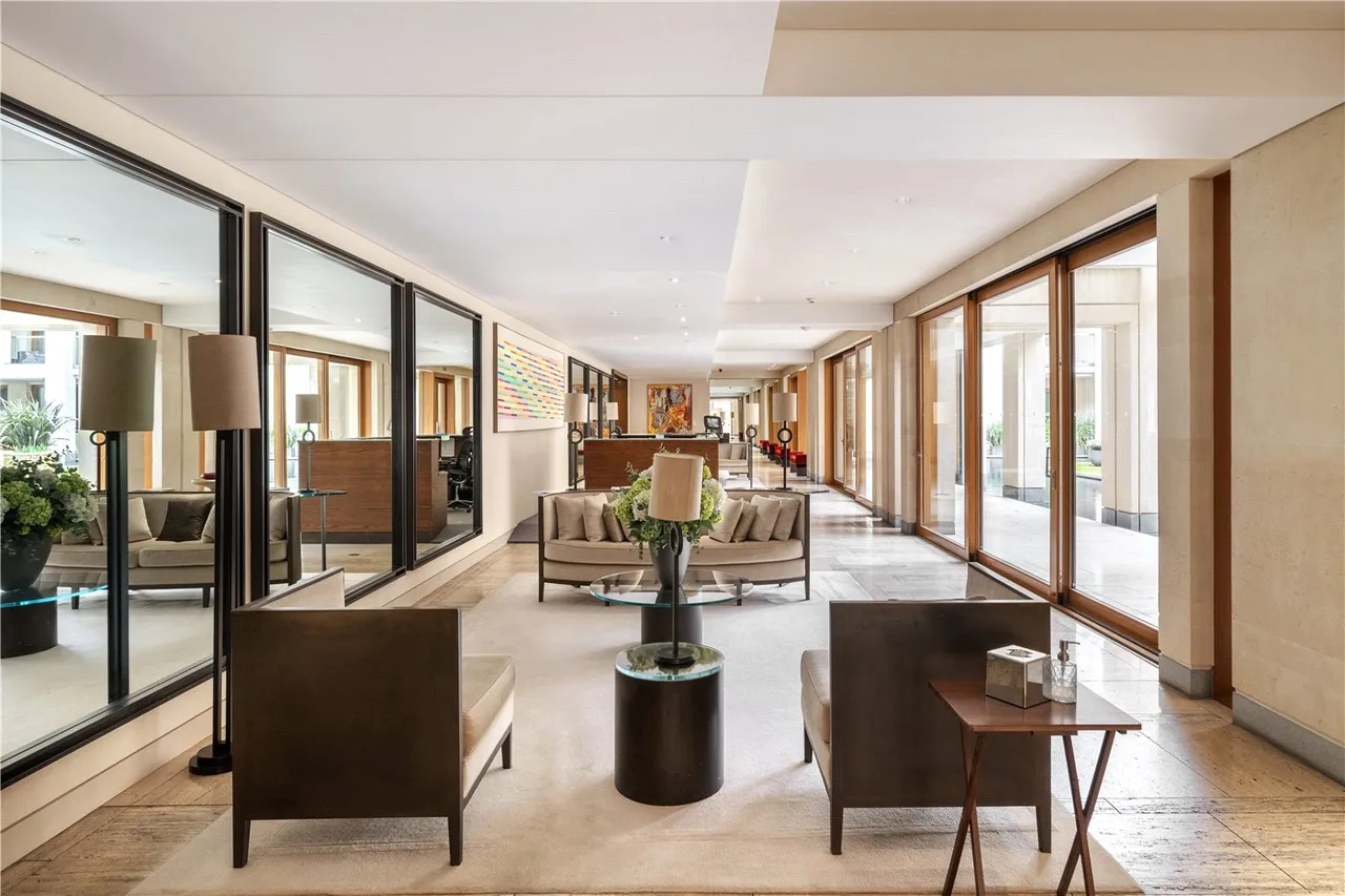 3 bed flat for sale — Montrose Place, London, SW1X