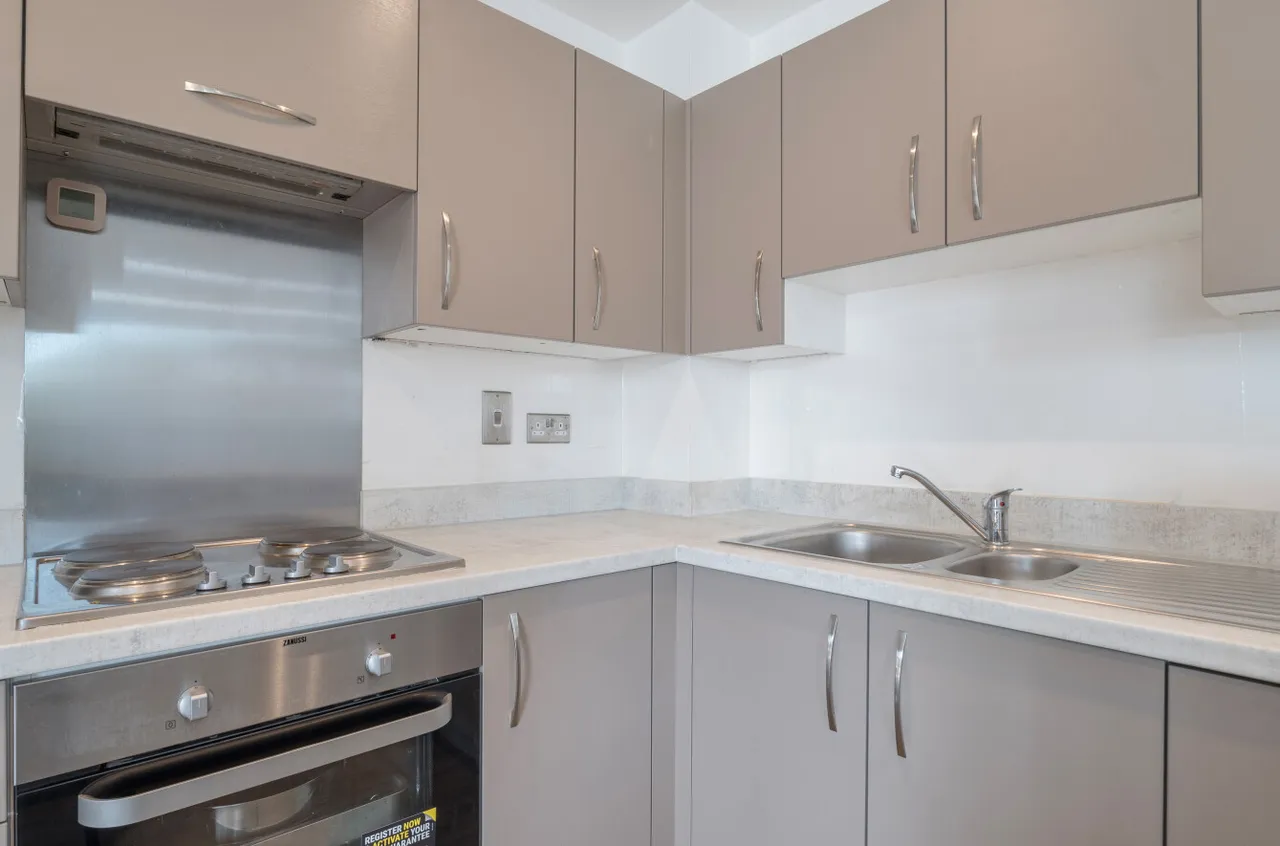 Hewitts Way, Walton On Thames, KT12, photo 17