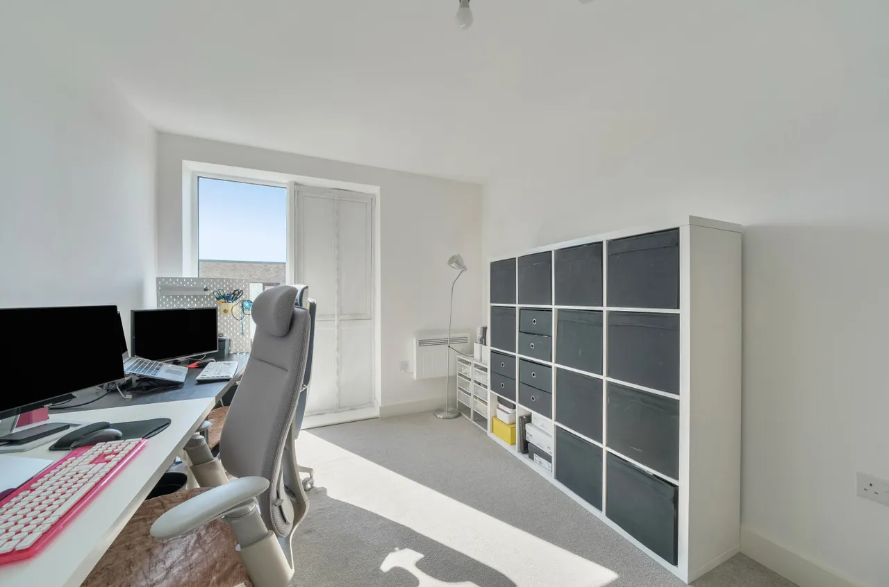 Hewitts Way, Walton On Thames, KT12, photo 13