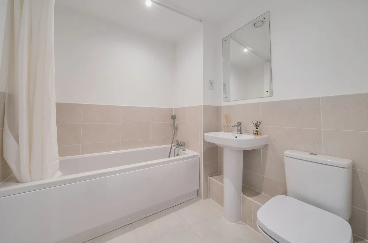 Hewitts Way, Walton On Thames, KT12, photo 8