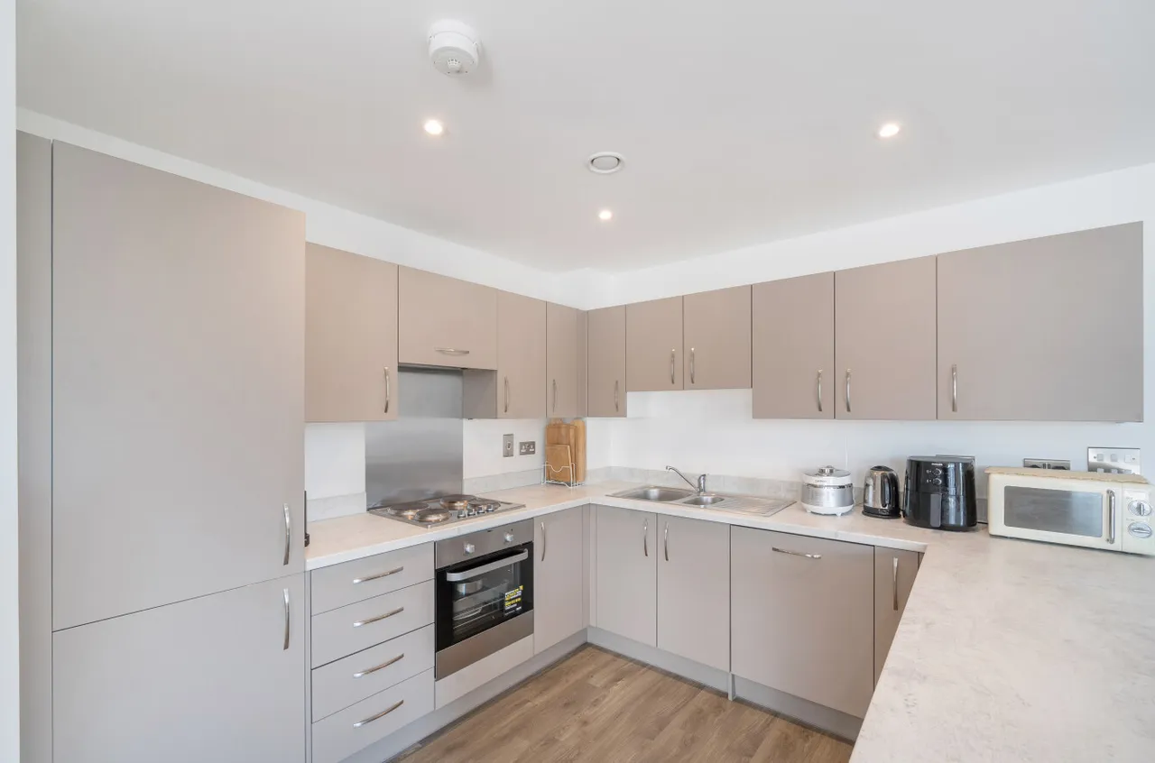 Hewitts Way, Walton On Thames, KT12, photo 3