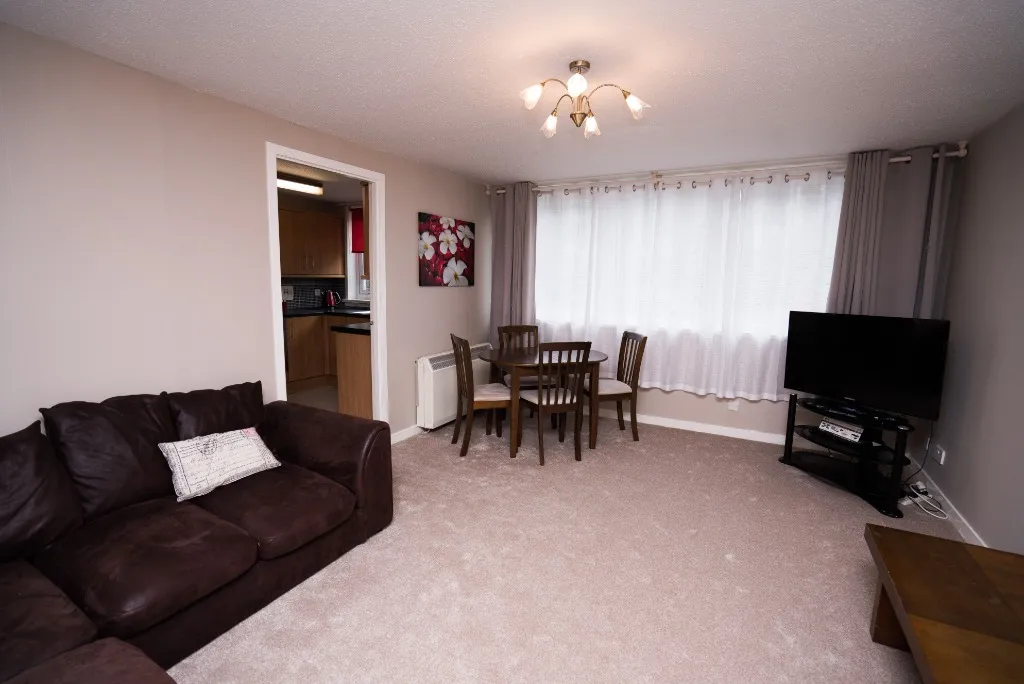 2 bed flat to rent, Richmond Court, Rosemount, AB25