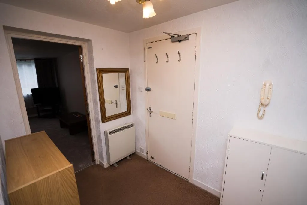 Richmond Court, Rosemount, AB25, photo 7