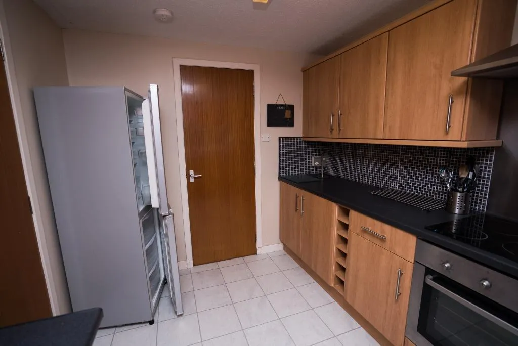 Richmond Court, Rosemount, AB25, photo 3