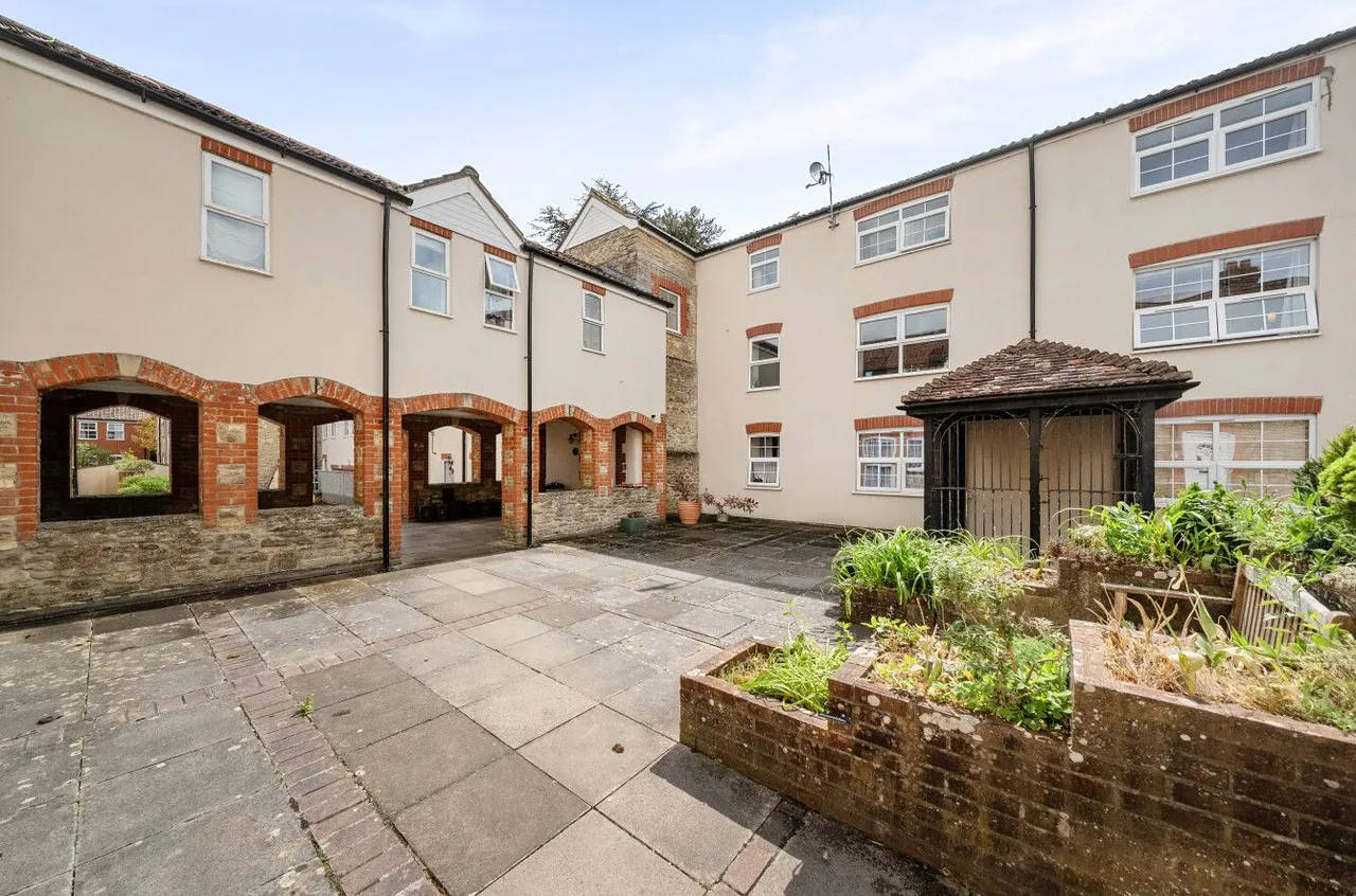 1 bed flat for sale, Vineys Yard, Bruton, BA10