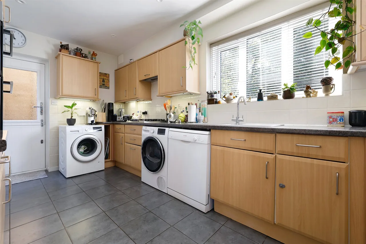 Park Rise, Leatherhead, KT22, photo 3