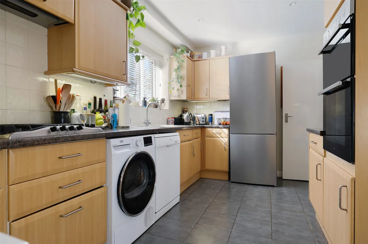 Park Rise, Leatherhead, KT22, photo 4