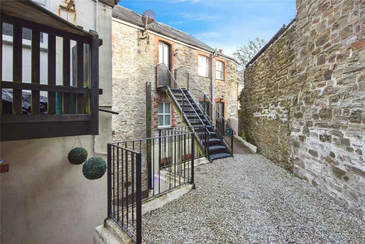 2 bed flat for sale, Crinnicks Hill, Bodmin, PL31