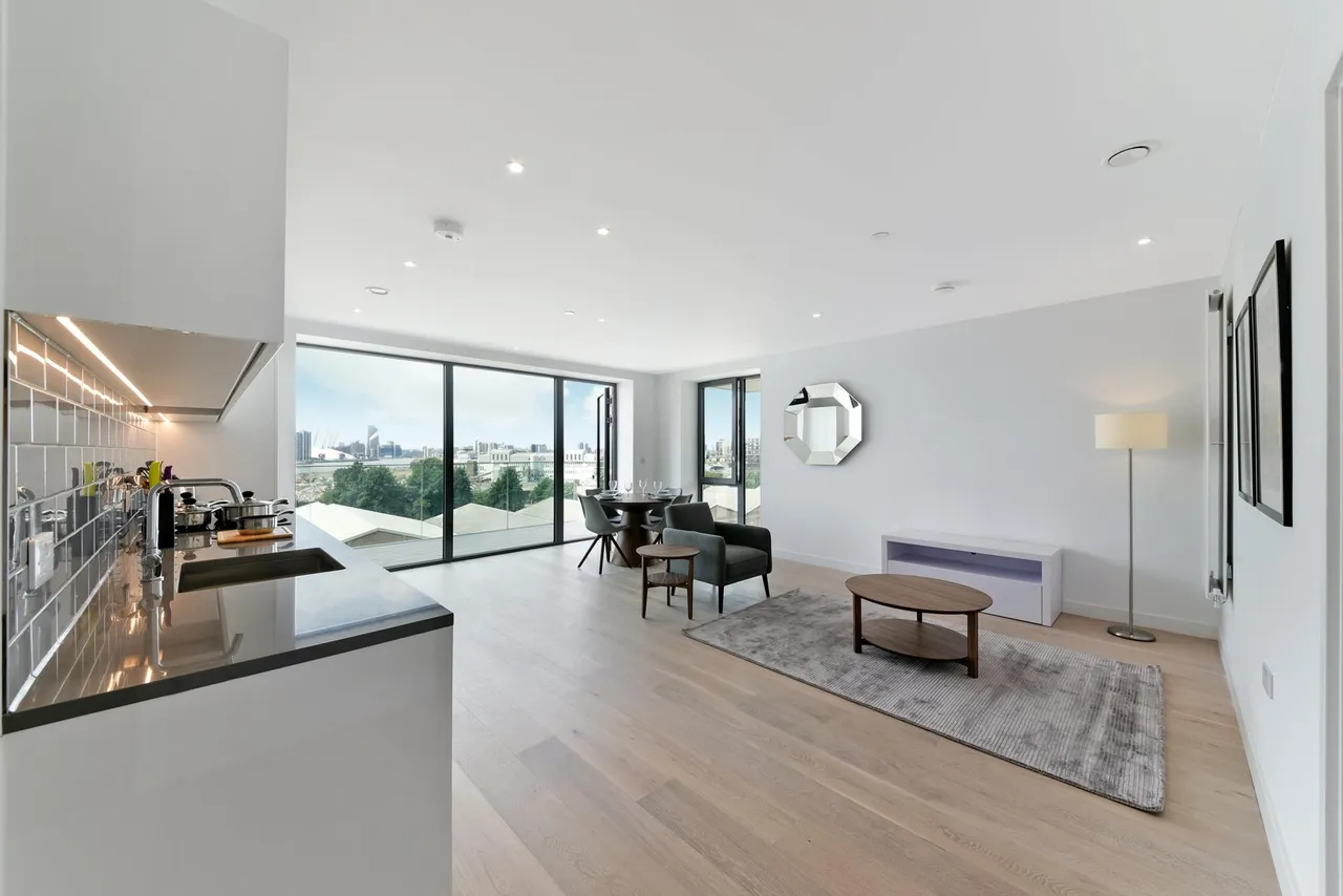 2 bed flat for sale, Fairwater House, Royal Wharf, E16