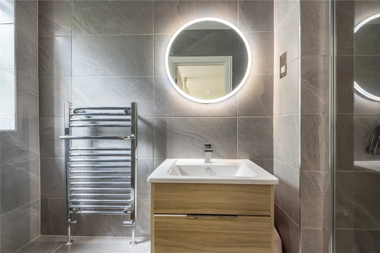 Hill House Drive, Hampton, TW12 2FD, photo 9