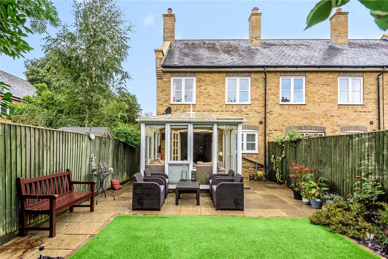 Hill House Drive, Hampton, TW12 2FD, photo 2