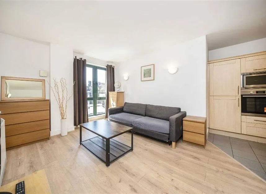 2 bed flat for sale, Mansell Street, London, E1