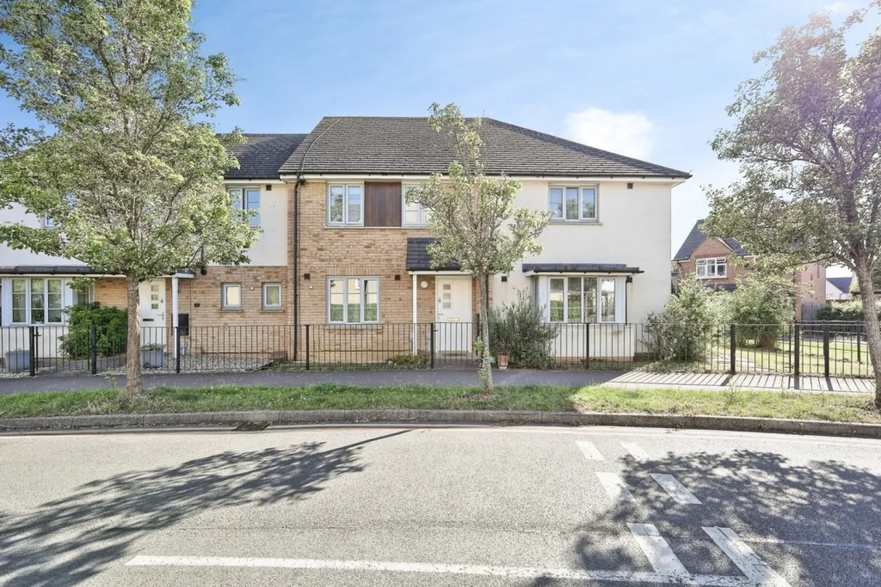 2 bed house for sale — Hogsden Leys, St Neots