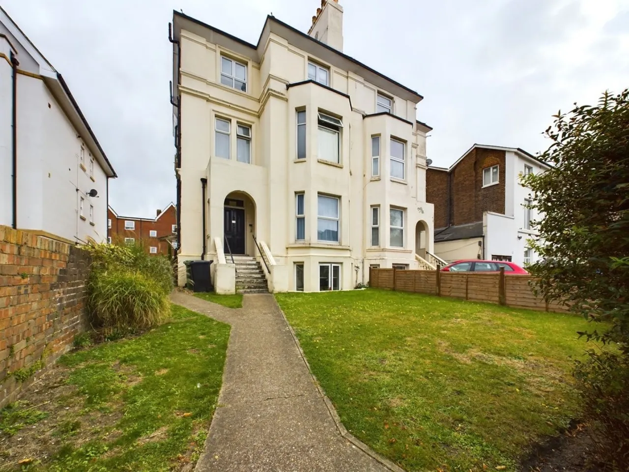 1 bed flat to rent — Victoria Road North, Southsea