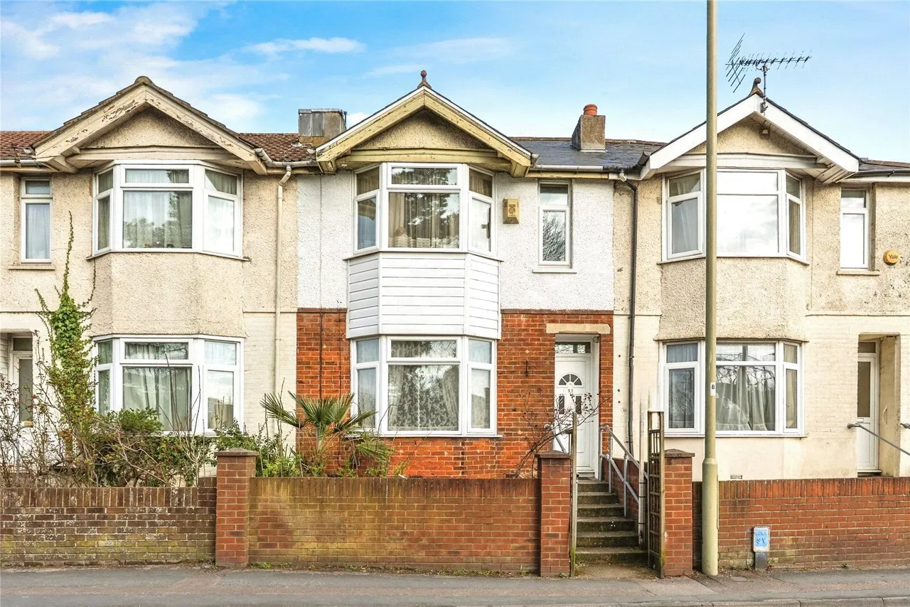 3 bed house for sale, Junction Road, Totton, SO40