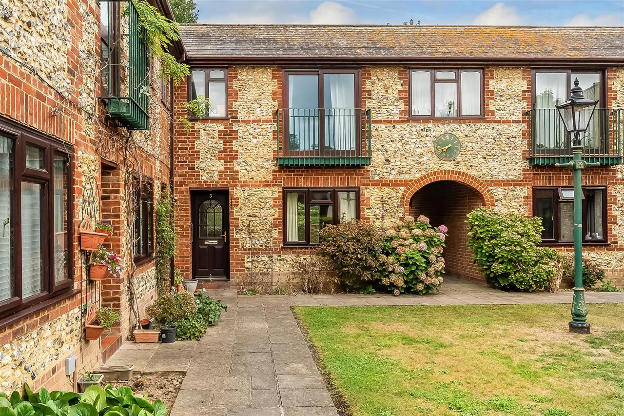 1 bed flat for sale, Ashley Road, Epsom, KT18