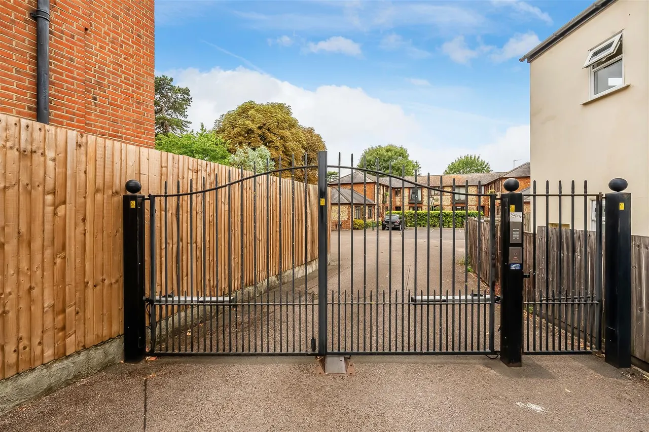 Ashley Road, Epsom, KT18, photo 13