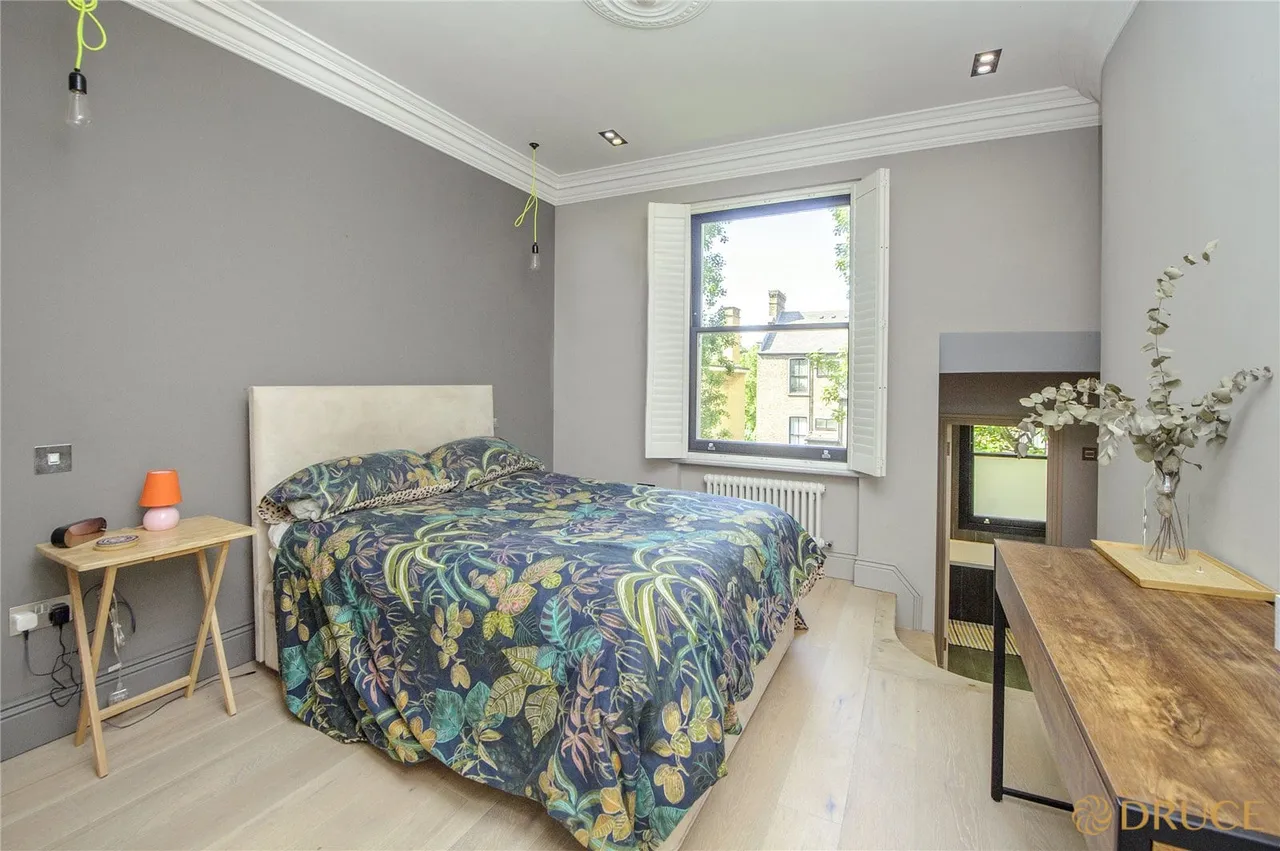 Ladbroke Grove, London, W10, photo 4
