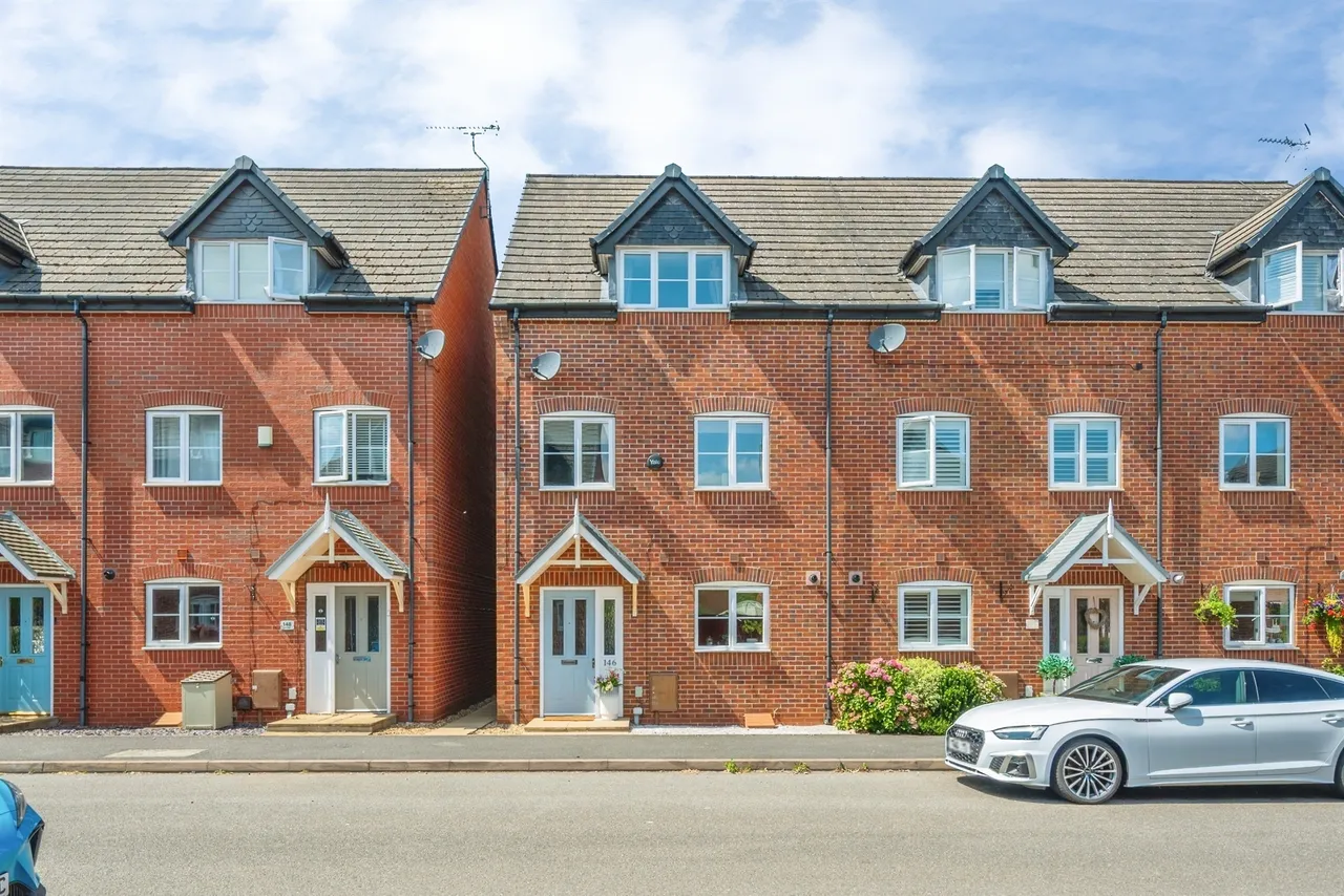 4 bed house for sale — Foss Road, Hilton, Derby