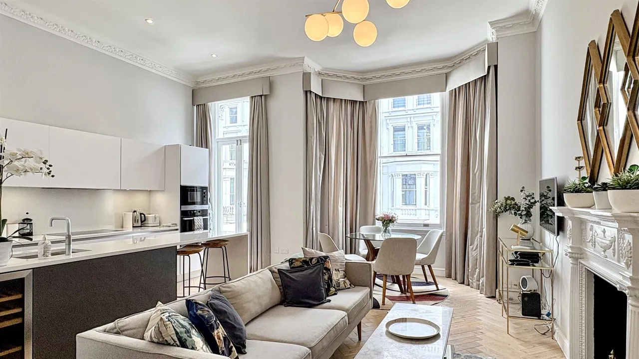 3 bed flat for sale, Lexham Gardens, London, W8