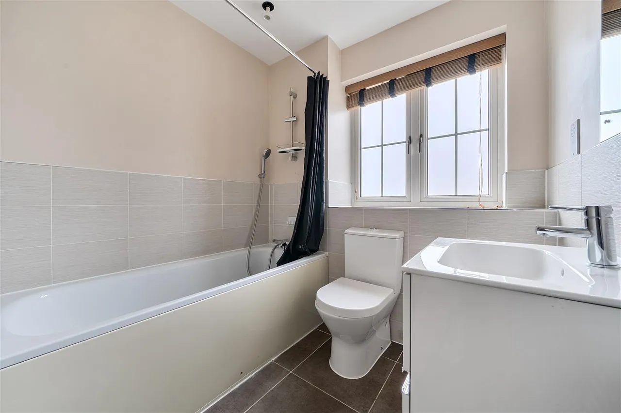 Pewit View, Portchester, photo 16
