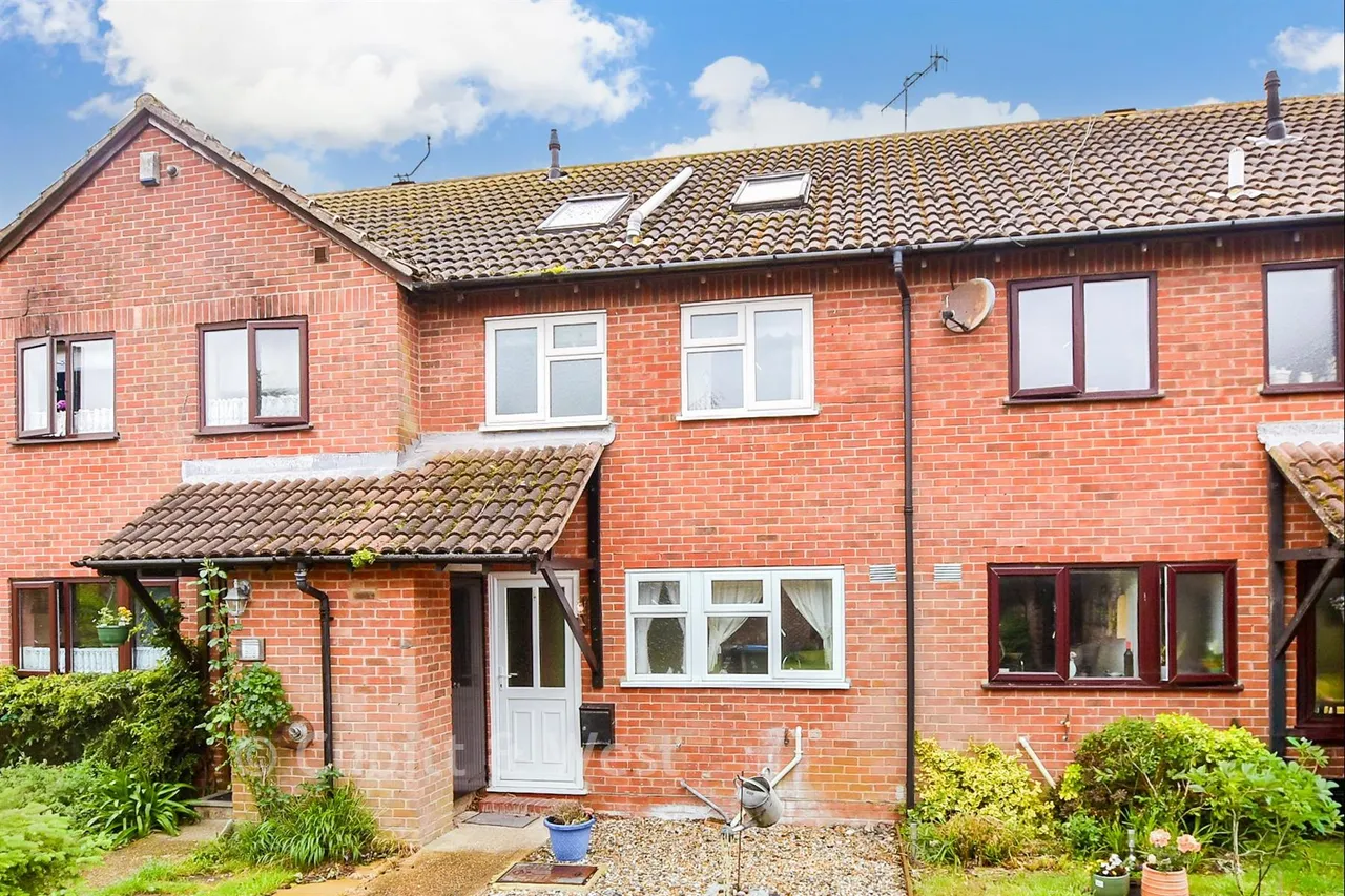 4 bed house for sale, Dinsdale Gardens, Rustington, BN16
