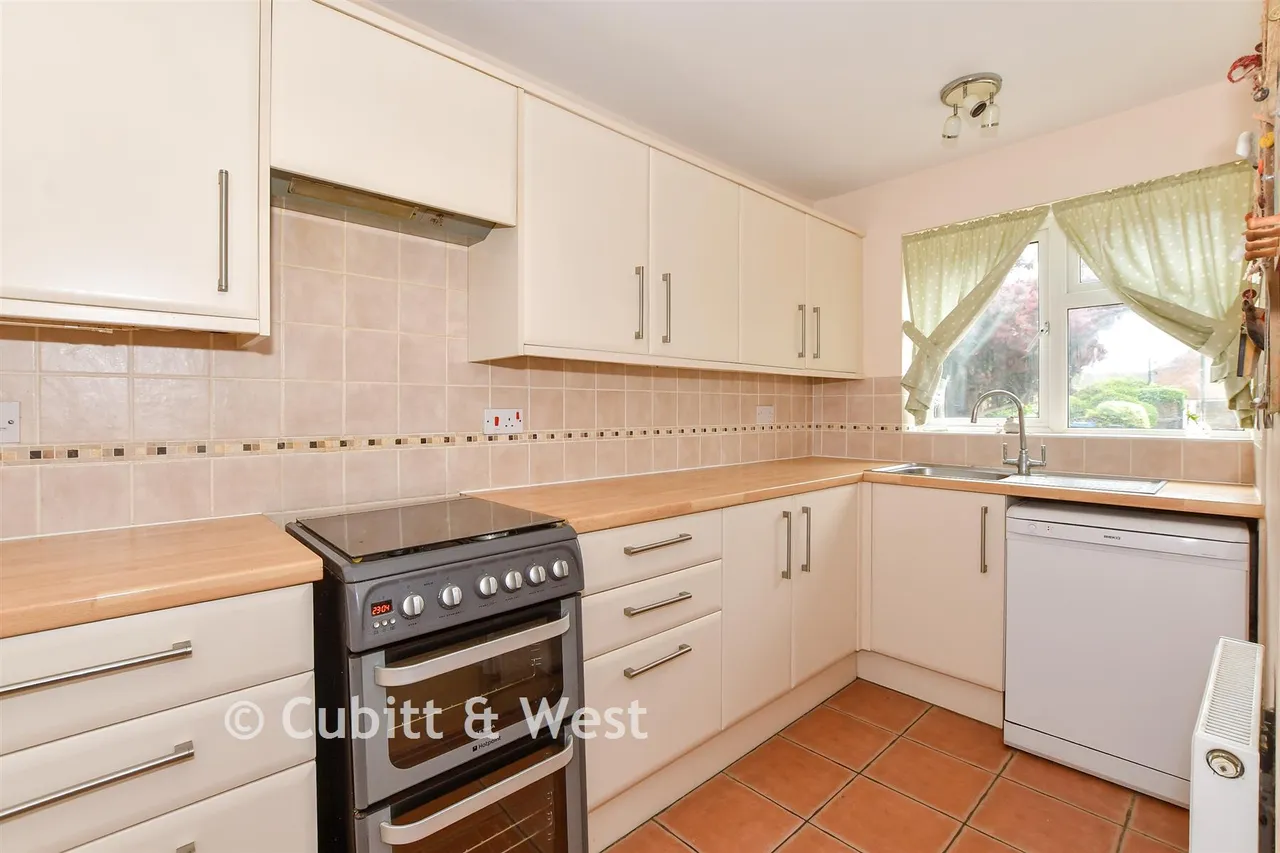 Dinsdale Gardens, Rustington, BN16, photo 5