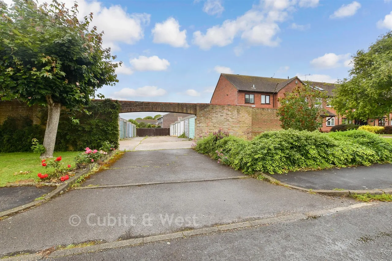 Dinsdale Gardens, Rustington, BN16, photo 11