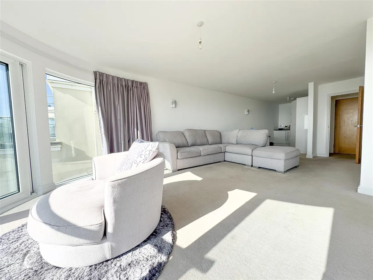 The Sea House, 2 Herbrand Walk, Cooden, East Sussex, TN39 4BW, photo 4