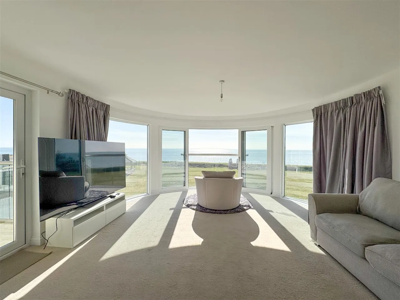 The Sea House, 2 Herbrand Walk, Cooden, East Sussex, TN39 4BW, photo 3