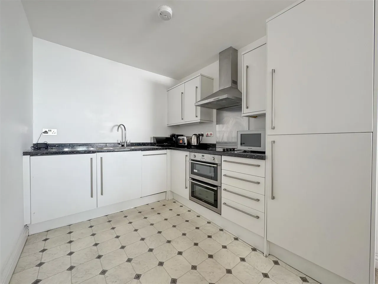 The Sea House, 2 Herbrand Walk, Cooden, East Sussex, TN39 4BW, photo 6