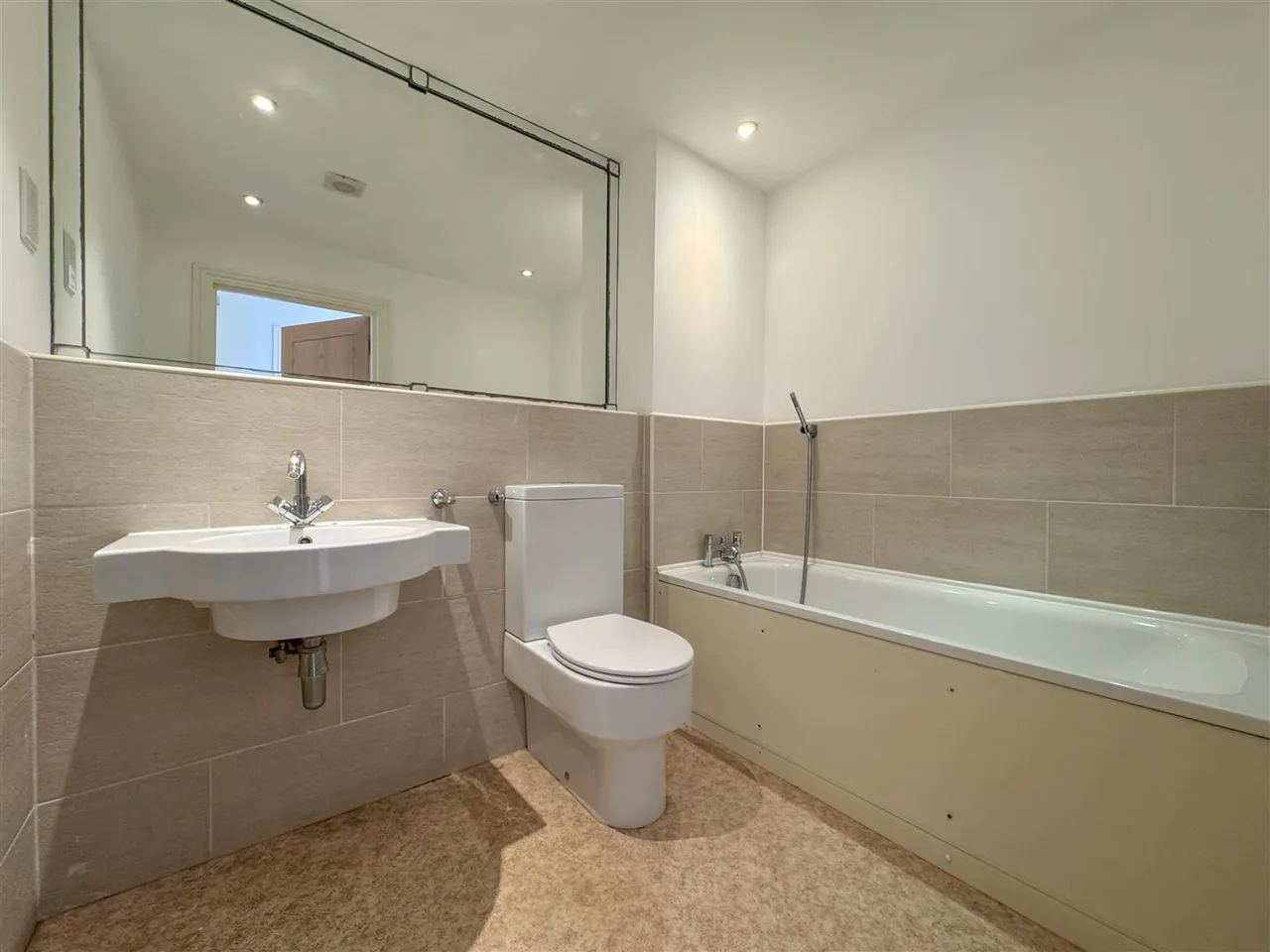 The Sea House, 2 Herbrand Walk, Cooden, East Sussex, TN39 4BW, photo 10