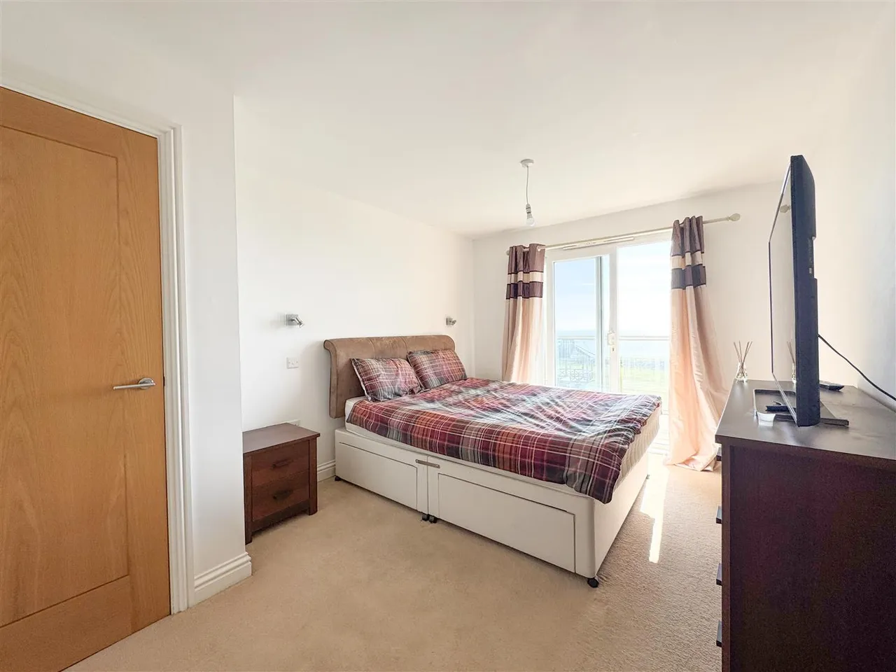 The Sea House, 2 Herbrand Walk, Cooden, East Sussex, TN39 4BW, photo 7