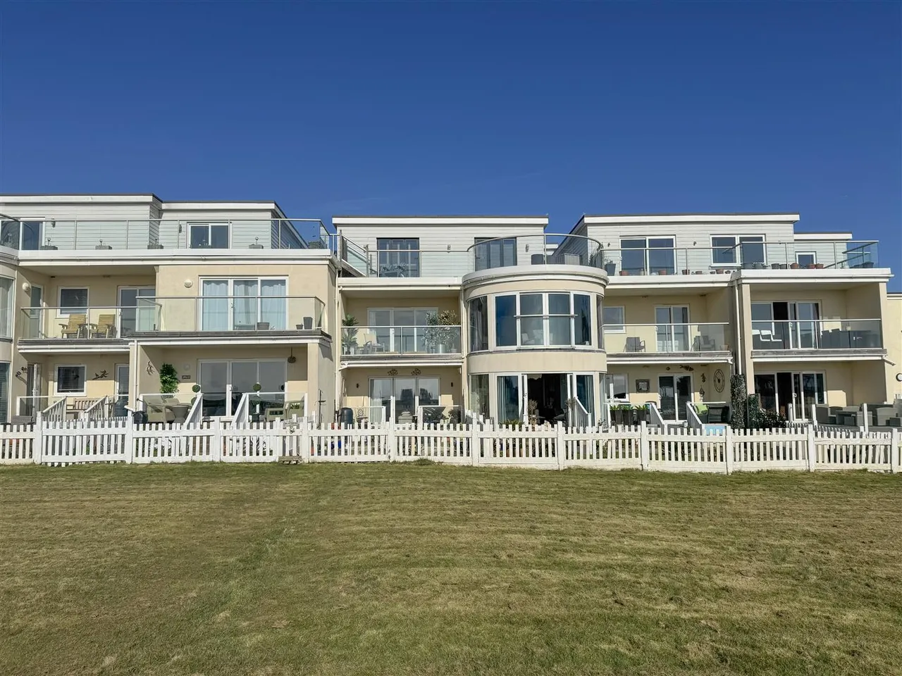 The Sea House, 2 Herbrand Walk, Cooden, East Sussex, TN39 4BW, photo 18