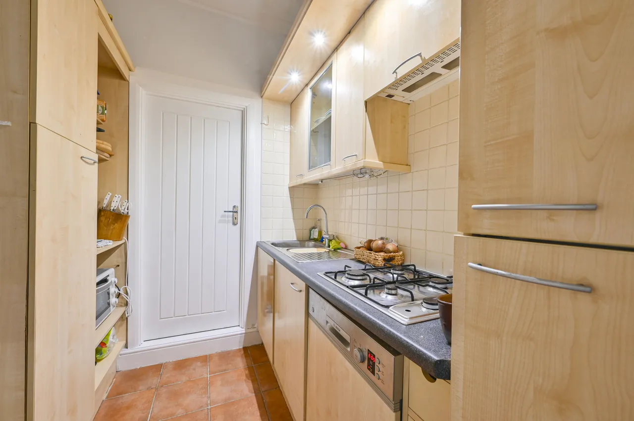 Flat 3, 2 Mansfield Street, London, photo 3
