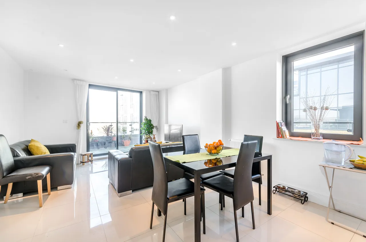 3 bed flat to rent, London, SW18