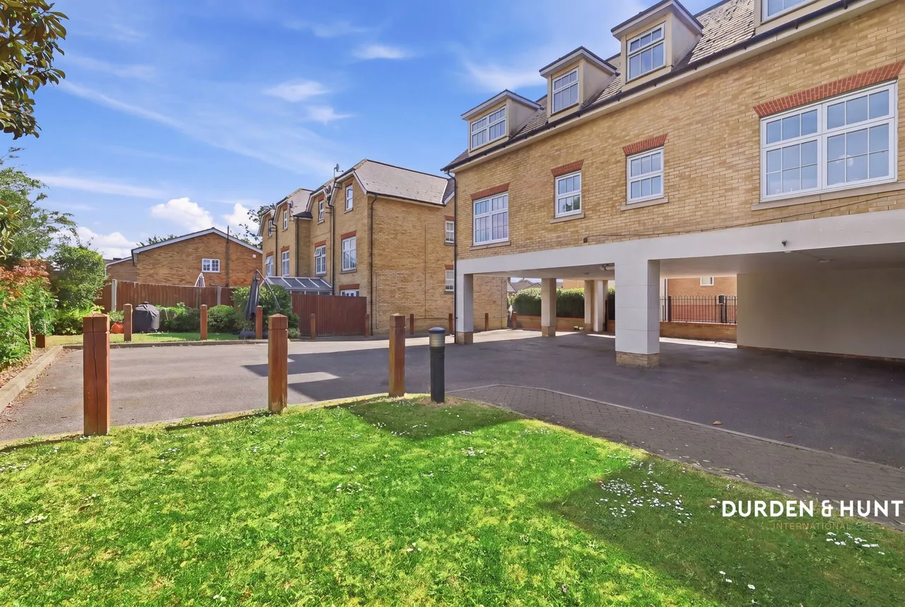 Tomswood Hill, Hainault, IG6, photo 12