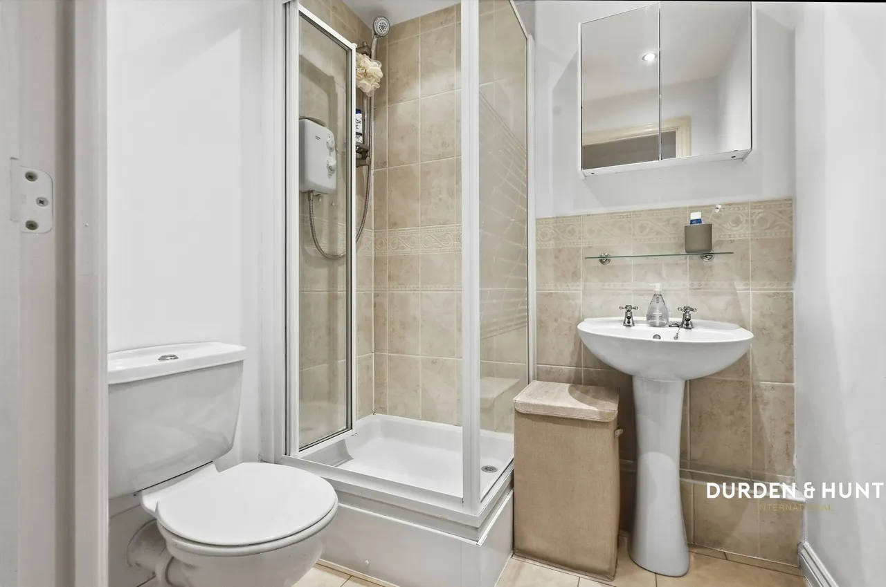 Tomswood Hill, Hainault, IG6, photo 6