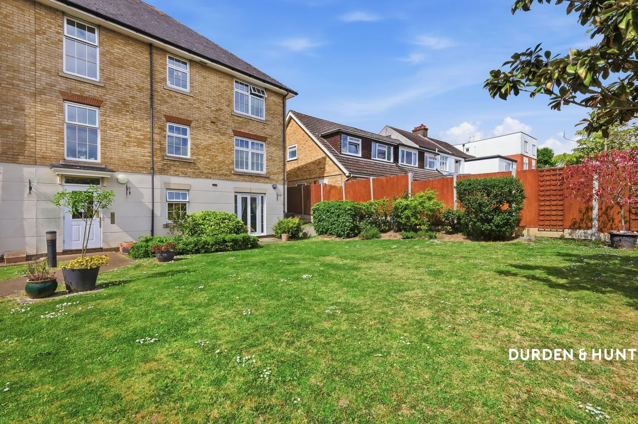 Tomswood Hill, Hainault, IG6, photo 10