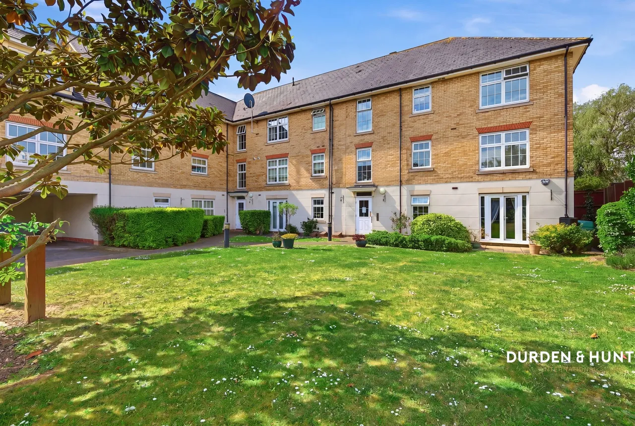 Tomswood Hill, Hainault, IG6, photo 9