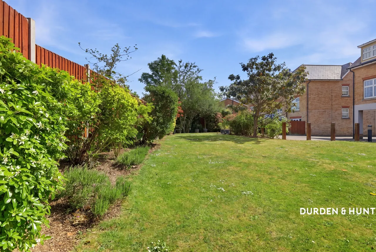 Tomswood Hill, Hainault, IG6, photo 11