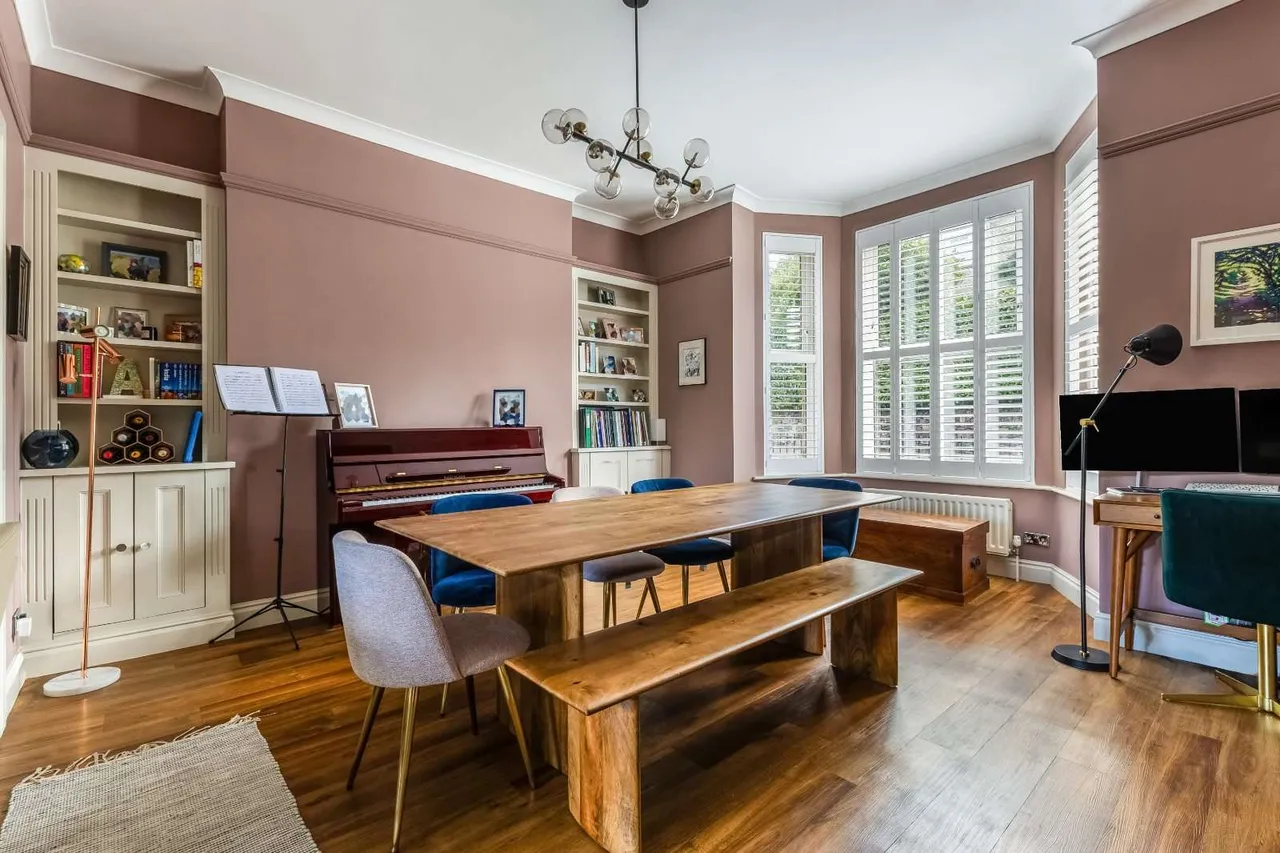 The Fairfield, Farnham, Surrey, GU9 8AJ, photo 3