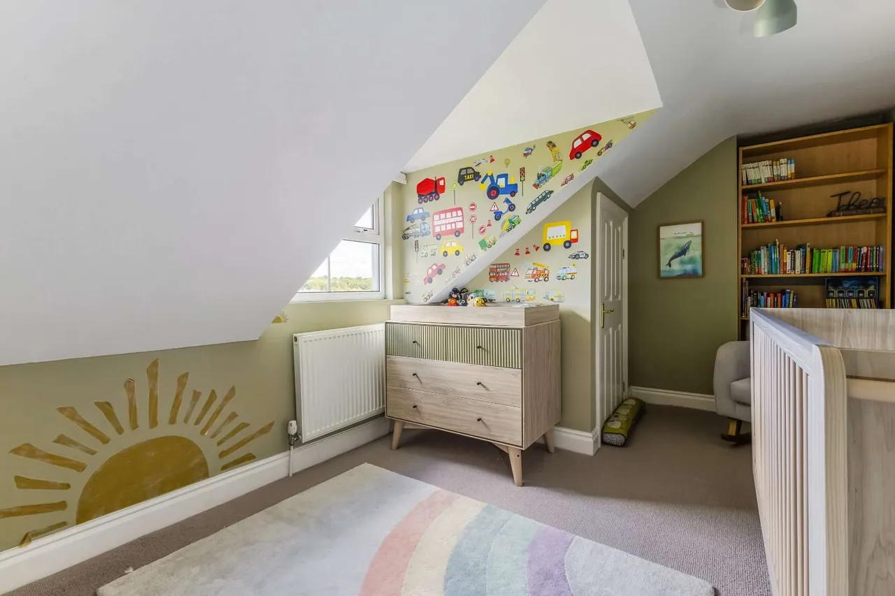 The Fairfield, Farnham, Surrey, GU9 8AJ, photo 9