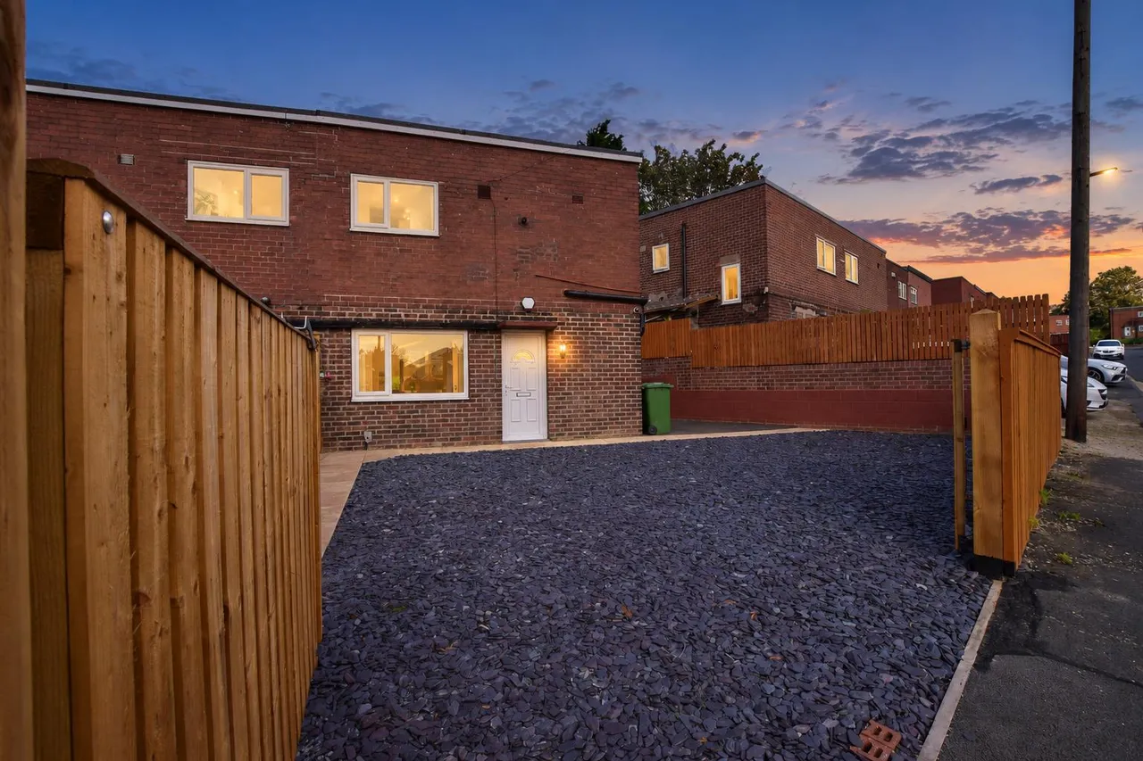 Chapel Avenue, Heckmondwike, WF16, photo 13