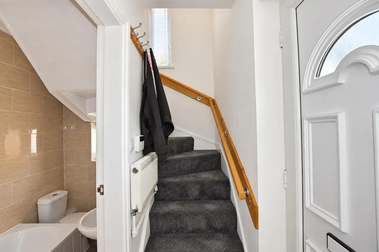Chapel Avenue, Heckmondwike, WF16, photo 12